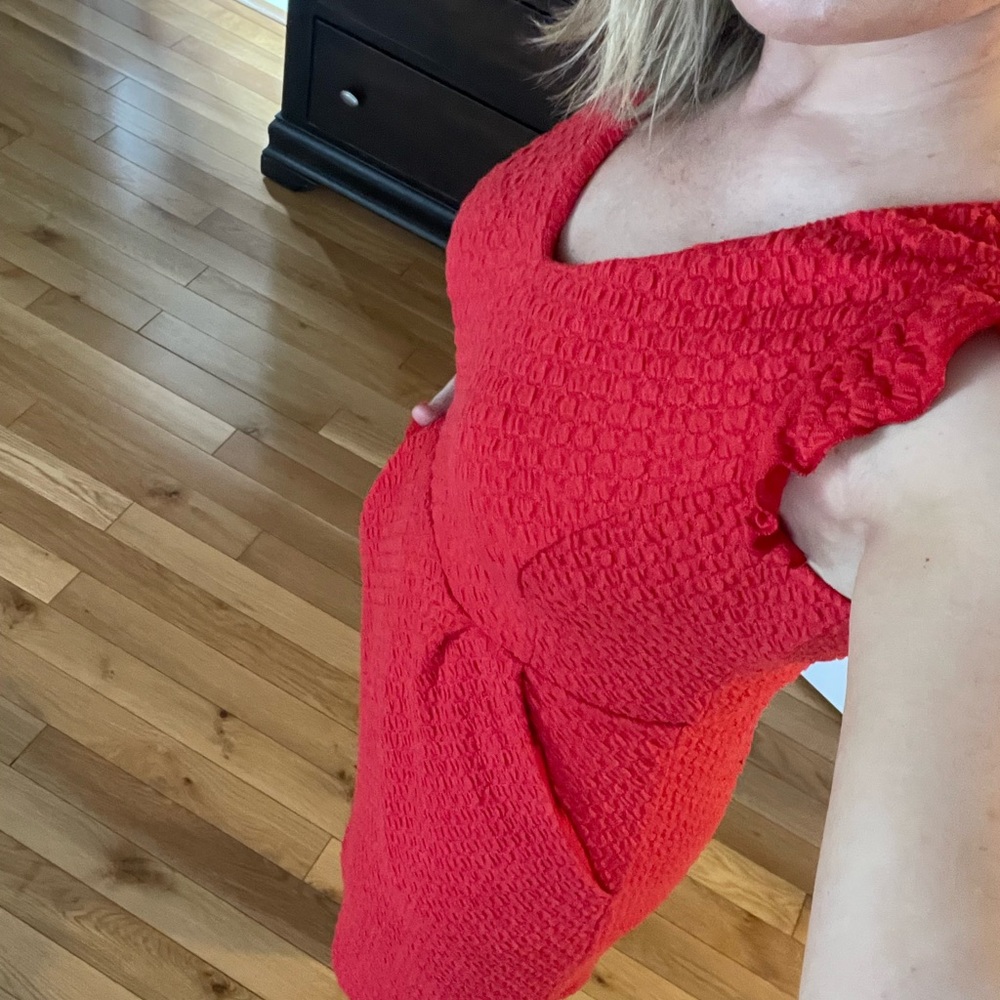 Elegant Red Sleeveless Dress - Picture 9 of 10